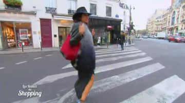 La fourrure sans manche de Amal dans Les reines du shopping