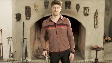 Chemise comme on le voit dans Vous Me devez la Musique de La Vidéo de l'Chainsmokers