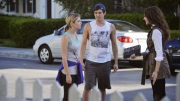 The leather coat of Spencer Hastings (Troian Bellisario) Pretty Little Liars S05E10