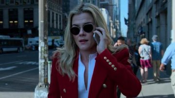 Les lunettes de soleil portées par Trish walker (Rachael Taylor) comme on le voit dans Jessica Jones S02E10