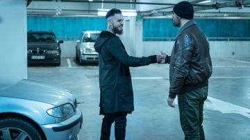 La veste de Enzo Villa (Sangre Azul) dans Gomorra S03E03