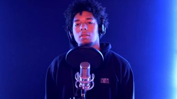 Le sweatshirt Le Motel porté par Swing dans le clip Le freestyle du règlement #12 de L'or du commun