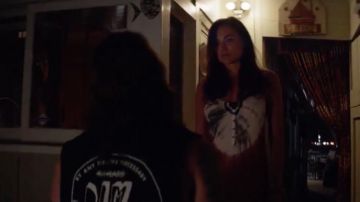 The multicolored dress of Ren Rendall (Christina Ochoa) in the Animal Kingdom S02E10