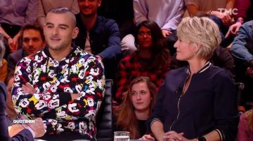 Le sweatshirt à capuche avec des têtes de Mickey de Sofiane dans l'émission Quotidien
