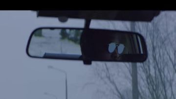 Las gafas de sol de Damso en su videoclip Mosaïque Solitaire