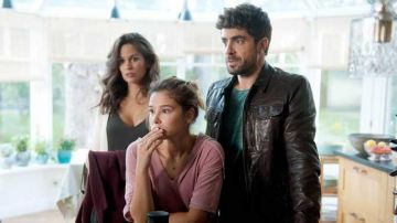 The leather jacket of Adrian Moron (Agustin Galiana) in Clem S08E05