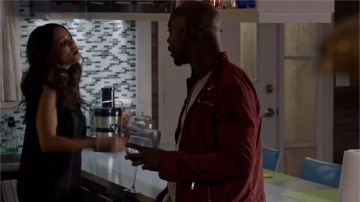 Le blouson d'Amenadiel (D.B. Woodside) dans la série Lucifer S02E16