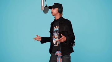 Le t-shirt de Slimka dans le clip Self Made (A colors show version)