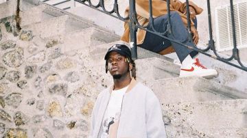 La paire de sneakers du pote de Josman sur une photo promotionnelle