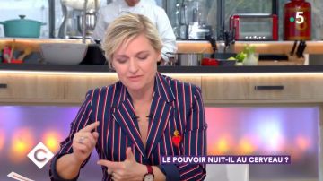 La broche en forme de coeur d'Anne Elisabeth Lemoine dans C à Vous du 6/04/2018