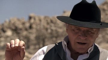 Chapeau noir porté par le Dr Robert Ford (Anthony Hopkins) comme on le voit dans Westworld S01E02