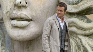 La chaqueta beige de Damian Hayes (Ryan Reynolds) en Renaissances