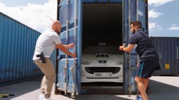 The cargo Pants Camel Sylvain Marot (Franck Gastambide) in Taxi 5