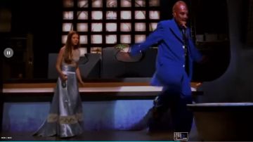 The dress of Dawn (Michelle Trachtenberg) in the series Buffy the vampire slayer S06E07