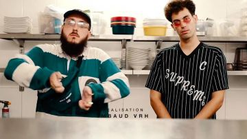 Le polo rayé de Jeanjass dans le clip Chef de Caballero & JeanJass
