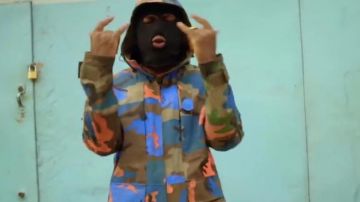 La veste militaire de Siboy dans le clip Au Revoir Merci