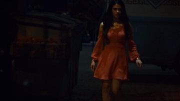 La robe de Isabelle Lightwood (Emeraude Toubia) dans Shadowhunters S03E05