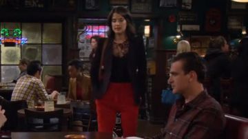 The red pants of Robin Scherbatsky (Cobie Smulders) in How I Met Your Mother S08E14