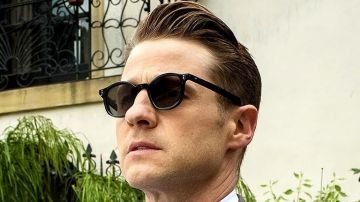 Les lunettes de soleil portées par James Gordon (Benjamin McKenzie) comme on le voit dans Gotham S04E03