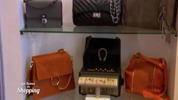 La sac à main noir, boucle serpent dans Les reines du shopping du 27/04/2018