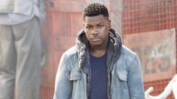 The sweatshirt hoody Jake Pentecost (John Boyega) in Pacific Rim: Uprising