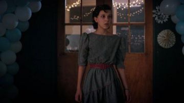 The prom dress of Eleven (Millie Bobby Brown) in Stranger Things S02E09
