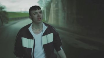 Under Armour Jacket como se ve en el videoclip de Shame de Young Fathers