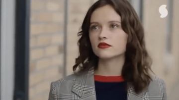 The pull of Manon Demissy (Marilyn Lima) in Skam France