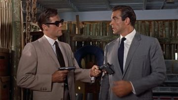 The sunglasses of Felix Leiter (Jack Lord) in James Bond 007 contre Dr No