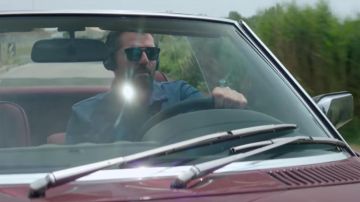 The pair of sunglasses from Vincent Barteau (Arnaud Ducret) in Mr. I-know-it-all