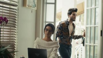 La chemise de Sebastian Yatra dans le clip A Partir De Hoy de David Bisbal