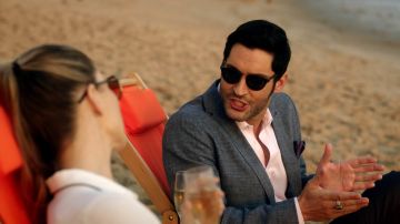 The sunglasses of Lucifer Morningstar (Tom Ellis) in Lucifer S03E12