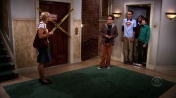 La paire de Vans noires et jaunes de Howard Wolowitz (Simon Helberg) dans The Big Bang Theory S01E02