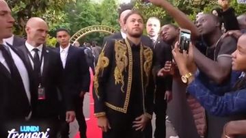 La veste de Neymar portée lors des Trophées UNFP (Trophées du Football) 2018 comme vue dans l'émission Quotidien du 14/05/2018