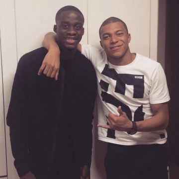 The white t-shirt Nike F. C. Kylian Mbappé on a post-Instagram