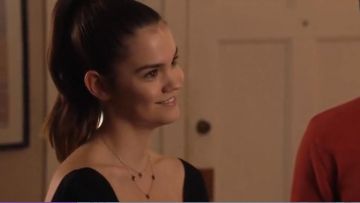 El collar de pájaro de Callie Jacob (Maia Mitchell) en The Fosters S05E15