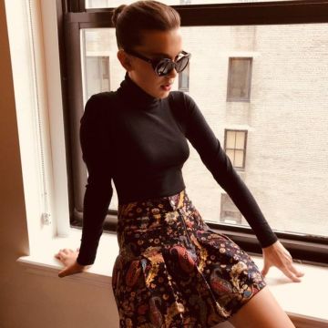 The flowered skirt worn by Millie Bobby Brown on his account Instagram
