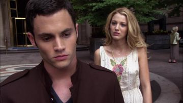 Le collier porté par Serena van der Woodsen (Blake Lively) dans Gossip Girl S01E02
