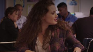 Le collier porté par Hannah Baker (Katherine Langford) dans 13 Reasons Why S01E07