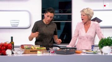 La blouse rose portée par Sophie Davant dans C'est au programme