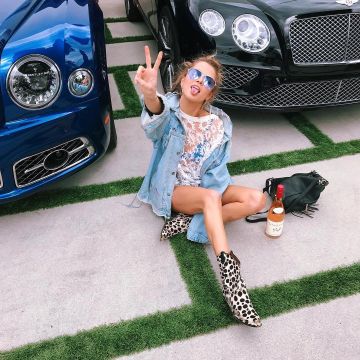 Botas de tacón leopardo de Anne Winters en su cuenta de Instagram