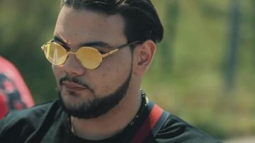 Sun-glasses Sadek in the clip 9 Milli of Sadek and Kofs
