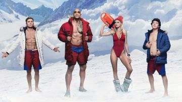 La parka rouge de Mitch Buchannon (Dwayne Johnson) pour la photo promo "Summer is coming" de Baywatch