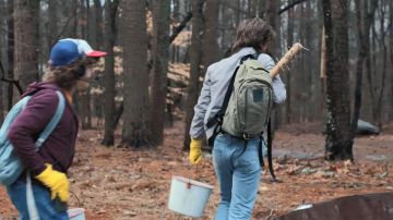 Backpack used by Steve Harrington (Joe Keery) as seen in Stranger Things (S02E06)