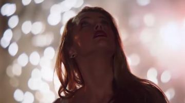 Pendientes de Nicola Six (Amber Heard) en London Fields