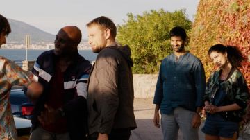 The bomber jacket of Kala Dandekar (Tina Desai) in the final episode of Sense8 S02E12