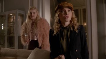 El collar de perlas multihilera de Libby Putney / Chanel#5 (Abigail Breslin) Scream Queens S01E10
