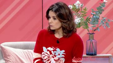 Le pull rouge à fleurs de Faustine Bollaert dans l'émission Ca commence aujourd'hui diffusée le 22/06/18 sur France 2