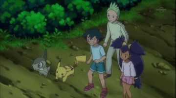 La réplique du short bleu de Sacha dans Pokémon XY