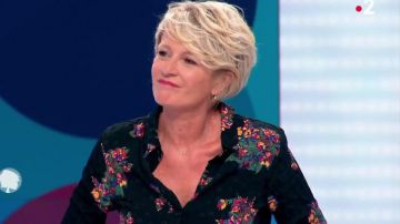 La combinaison noire à fleurs de Sophie Davant dans l'emission "C'est au programme" du 26/06/2018